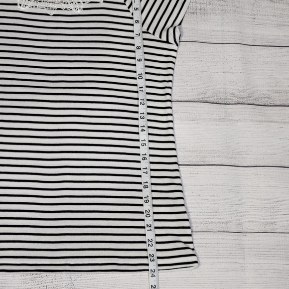 Westport striped Dk blue & white with Crochet short sleeve women's size Med - Picture 8 of 11